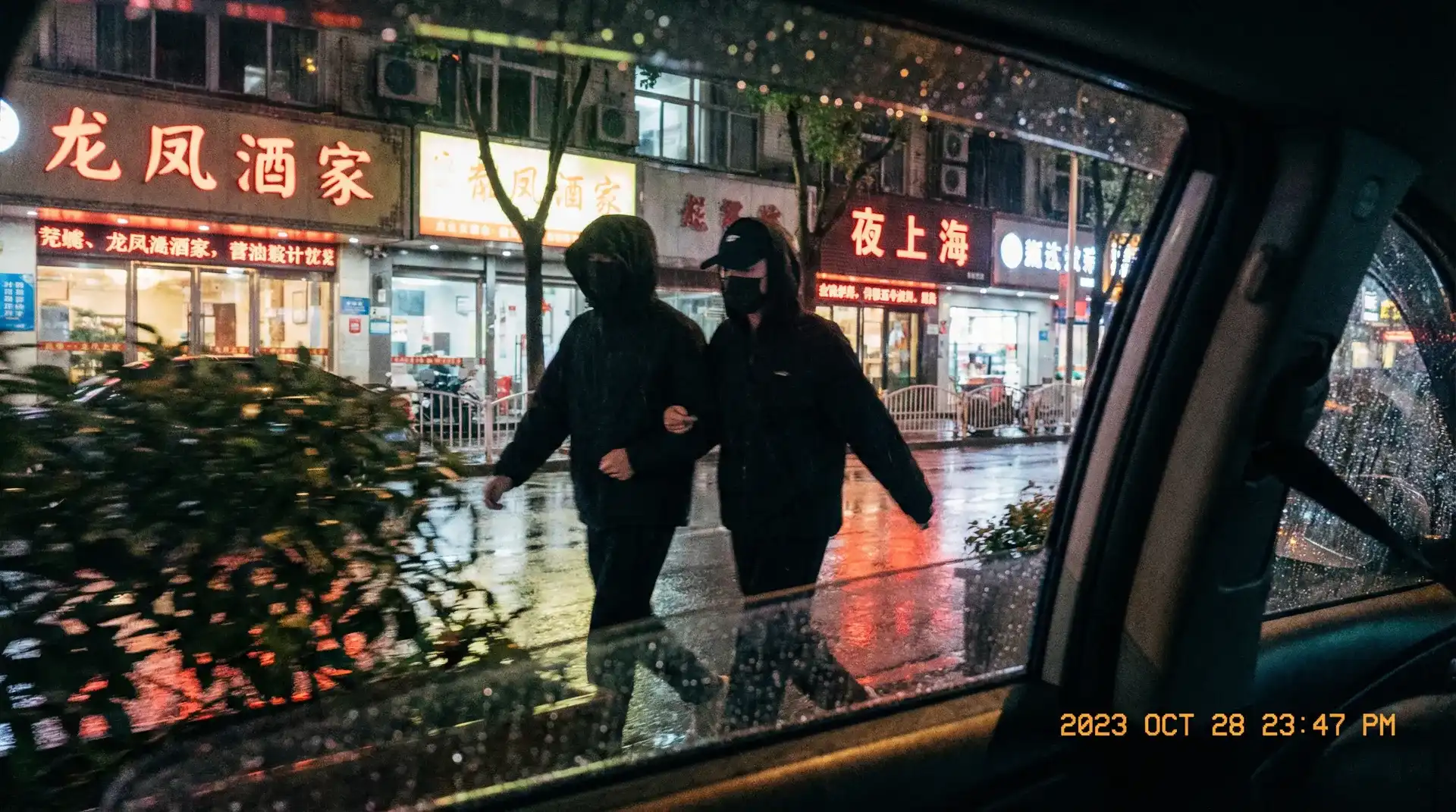 51吃瓜官网 - 今日吃瓜与热门爆料内容推荐 - 顶流明星深夜密会现场抓拍照片
